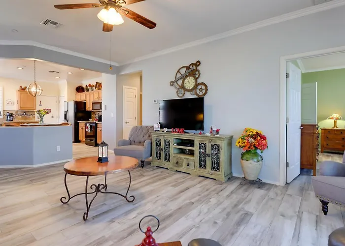 Furnished Patio, Fire Pit: Peaceful Home! Holiday home