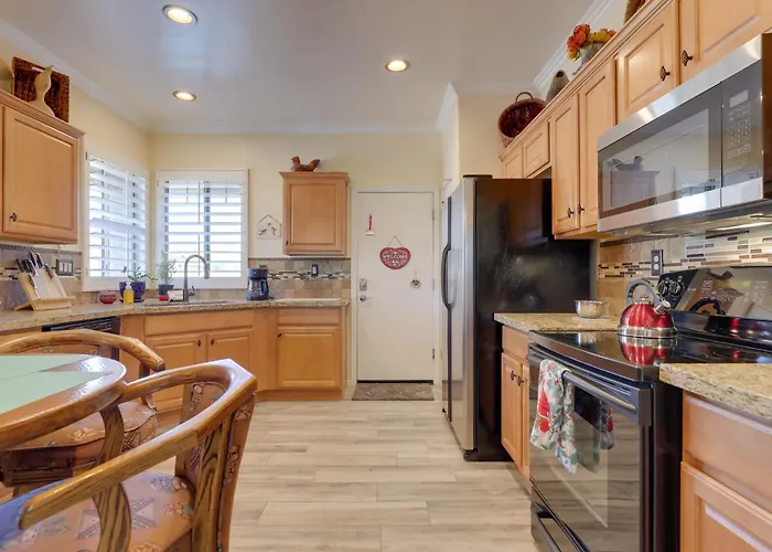 Furnished Patio, Fire Pit: Peaceful Home!